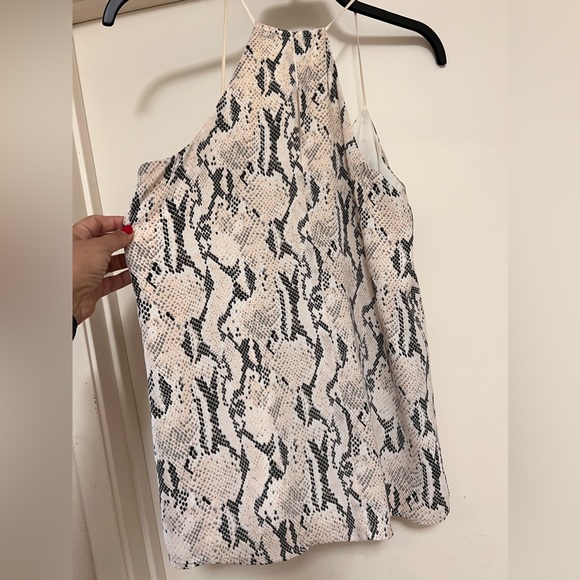 FREE with 50$ Bundle purchase EXPRESS snakeskin print razor back tank top - Picture 6 of 6